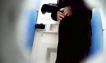 Voyeur: Inexperienced Granny Torn Up in Public Toilets