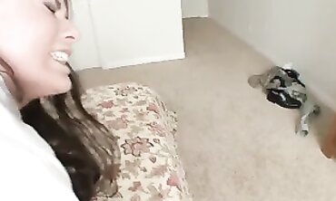 Mina Lee - She Luvs to Be a Sultry Rider