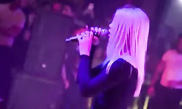 Aleyna Tilki's Sexy Tight Pants Dance Show