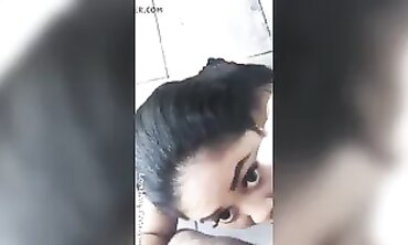 African Amateur Gives Blowjob And Gets A Facial