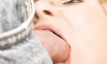 Sales Dame Gives Blowjob For A Deal