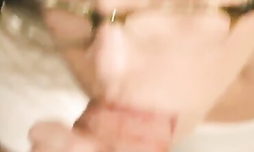 Sales Dame Gives Blowjob For A Deal