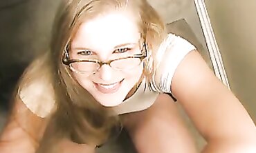 Sales Dame Gives Blowjob For A Deal