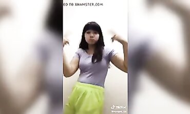 Venus Wong: College Party Ass
