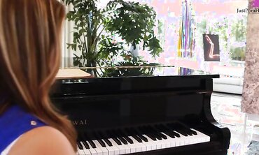 Maple Lee Eats Her Teacher Daisy Leon's Pussy