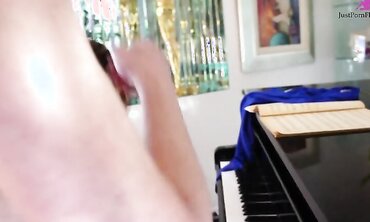 Maple Lee Eats Her Teacher Daisy Leon's Pussy