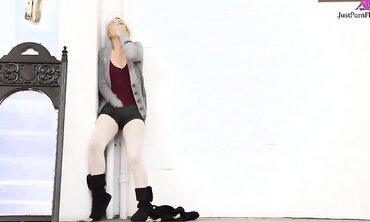 Ashley Stone And Jenna J Ross Get It On After Dance Practice