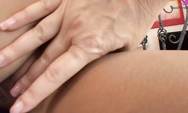 Emily Benjamins Lets Her Sexy Babe Alesia Pleasure Finger Her Till Orgasm