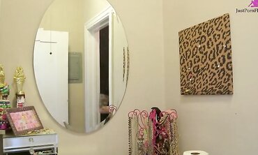 Nikki Hearts Lets Carmen Callaway Strapon Fuck Her