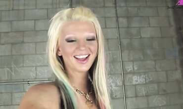 Sexy Blonde Want to Ride High