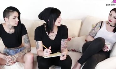 Tattooed Lesbians Play Find The G-Spot With Their Fingers