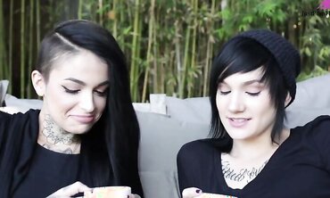 Tattooed Lesbians Play Find The G-Spot With Their Fingers