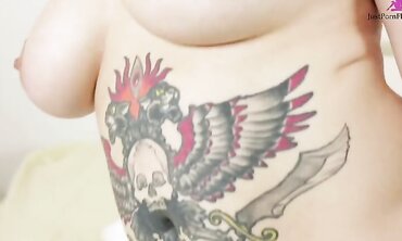 Tattooed Lesbians Play Find The G-Spot With Their Fingers