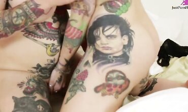 Tattooed Lesbians Play Find The G-Spot With Their Fingers
