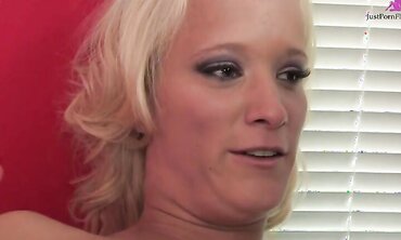 Harlee Gets Aroused By Jewel's Massage