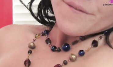 Harlee Gets Aroused By Jewel's Massage