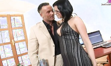 Renata Black Cuckolds Her Husband When He Returns Unexpectedly