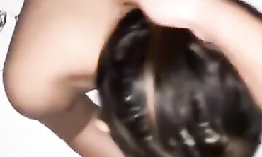 Awek Melayu Menikmati Blowjob Besar