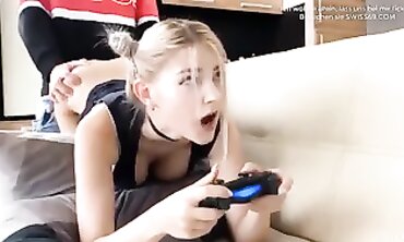 Schweizer Blondine Harte Doggystyle-Fuck