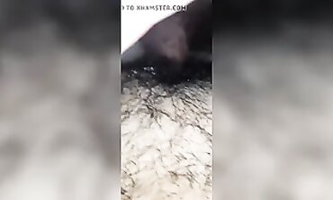 Rica y Conchita Peluda Reciben un Creampie