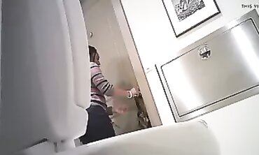 Ebony Honey Shows Off Her Ass While Pissing