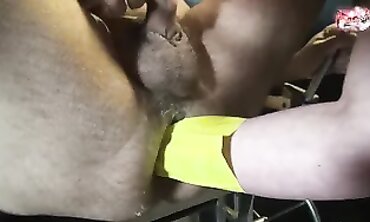 Anal Fisting mit Gummihandschuhen