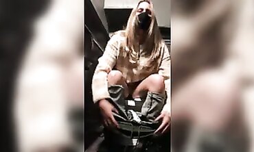 Sensuous Blonde Wiping Her Voluptuous Cunt