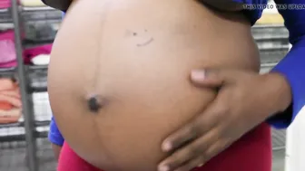 Amateur Black Pregnant Babe Shows Off Her Underboobs