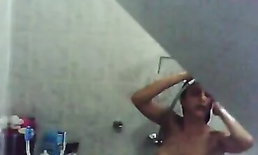 Suite Belle Soeur Sous La Douche