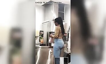 Black Babe Shows Off Big Booty in Tight Denim Jeans