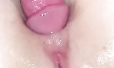 Close-Up Anal Creampie with Inexperienced MILF