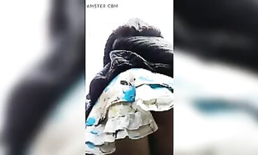 Sexy Venezolana en Minifalda con su Hijo