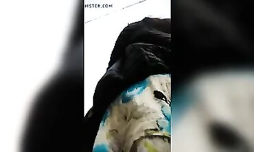 Sexy Venezolana en Minifalda con su Hijo