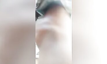 Sexy Venezolana en Minifalda con su Hijo