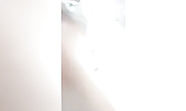 Sexy Venezolana en Minifalda con su Hijo