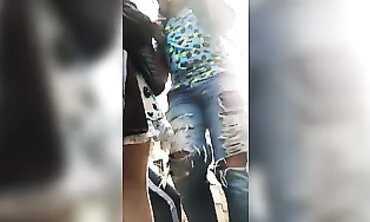 Sexy Venezolana en Minifalda con su Hijo