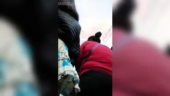 Sexy Venezolana en Minifalda con su Hijo