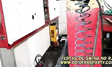 Monique Lopes Backstage: Recording Errors at the Mechanic Shop