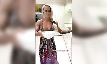 Stunning Ash-Blonde Ripped Beauty Shows Off Muscular Ass in Sundress