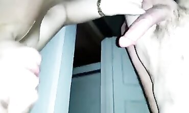 Mature MILF Karen Gets a Creamy Facial Cumshot