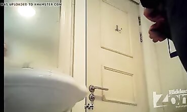 College Amateur Pissing