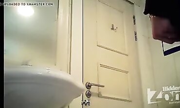 College Amateur Pissing