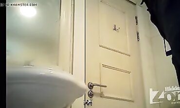 College Amateur Pissing
