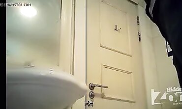 College Amateur Pissing
