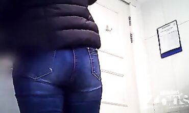 College Amateur Pissing