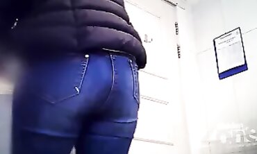 College Amateur Pissing