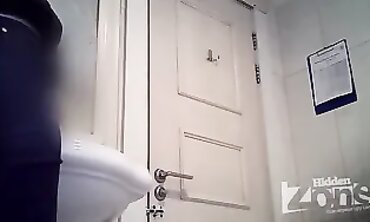 College Amateur Pissing