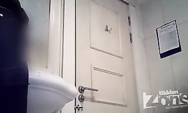 College Amateur Pissing