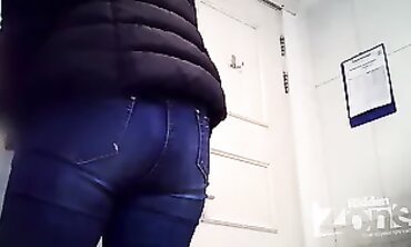 College Amateur Pissing