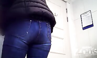 College Amateur Pissing